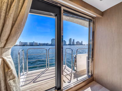 2021 Sunseeker 86 Yacht