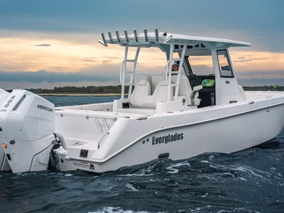 2026 Everglades Boats 335CC 