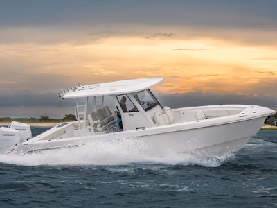 2026 Everglades Boats 335CC 