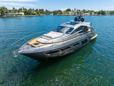 2022 Pershing 7X 