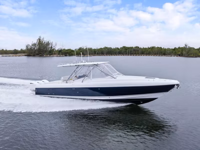 2011 Intrepid Powerboats 370 Cuddy