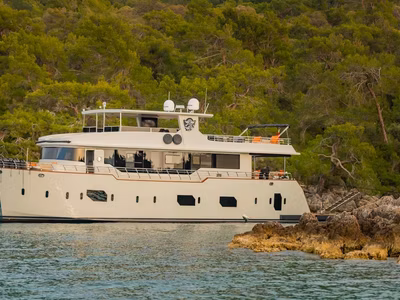 2022 Custom Luxury Trawler 26 M