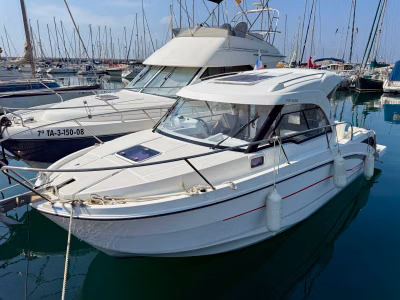 2017 Beneteau Antares 8 